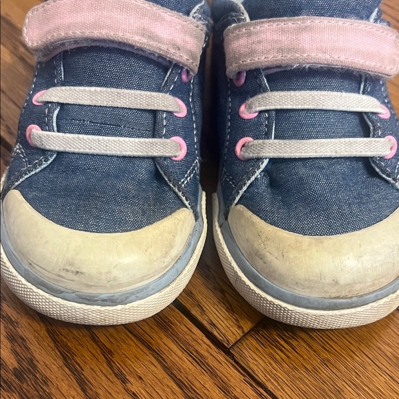See Kai Run Girl’s Denim Sneakers with Pink Accents - Picture 4 of 17